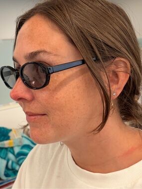 Black Oval Sunglasses - Sleek Casual Shades